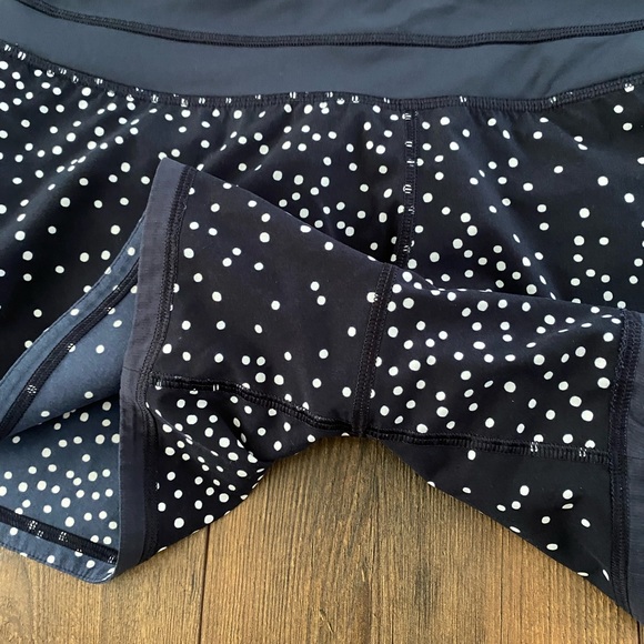- Lululemon Shorts, size 8. Length 2.5 - Picture 5 of 8